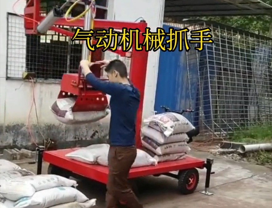 筠连县机械抓手甘蔗毛竹抓筠连县本地筠连县自动机械手机械抓手筠连县气动助力机械臂农用随车抓操作方便吗